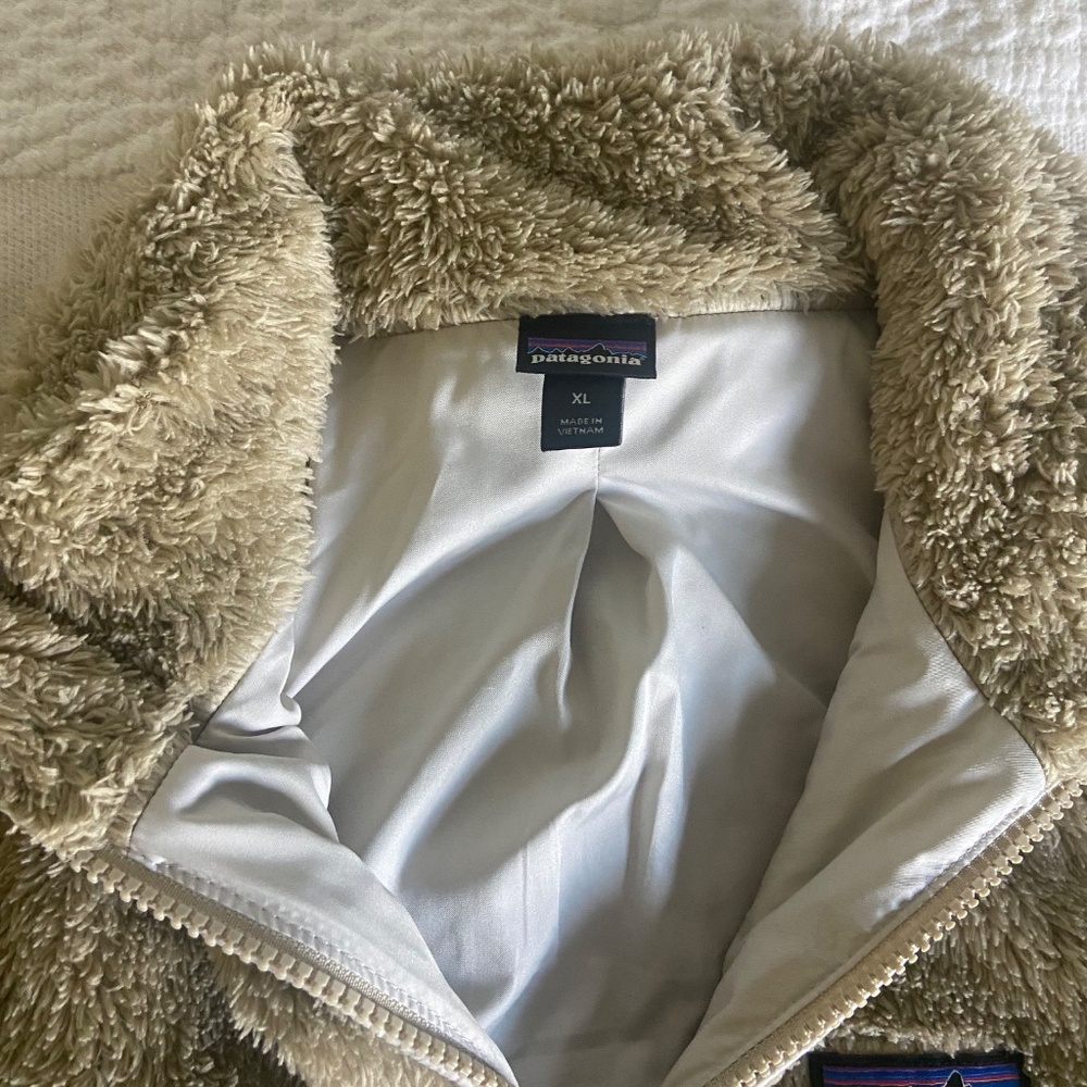 Patagonia Teddy Zip Vest - Picture 5 of 6